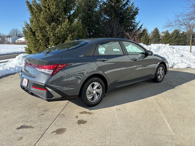 Vehicle image 7 of 32