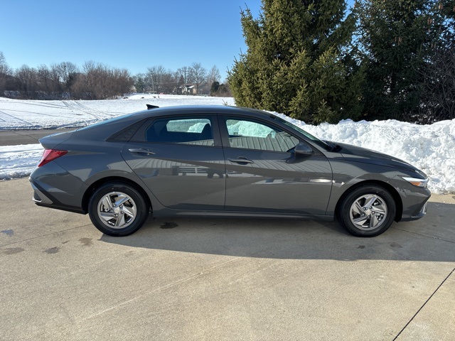 Vehicle image 6 of 32
