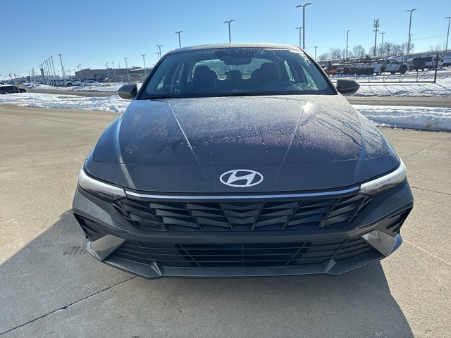 Vehicle image 3 of 32