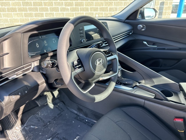 Vehicle image 15 of 32