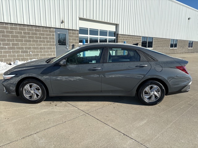Vehicle image 9 of 32