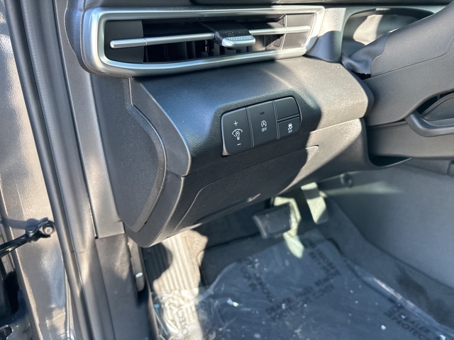 Vehicle image 14 of 32