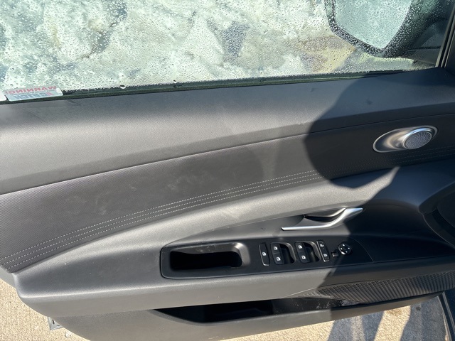 Vehicle image 13 of 32