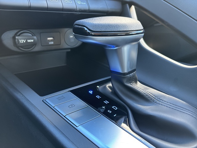 Vehicle image 29 of 32