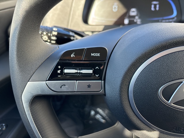 Vehicle image 17 of 32