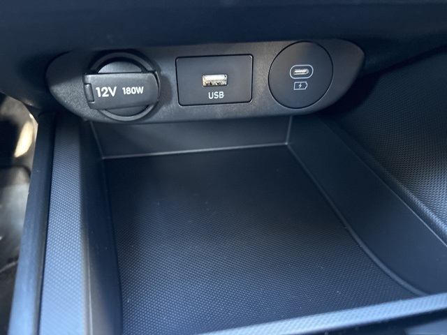 Vehicle image 28 of 32