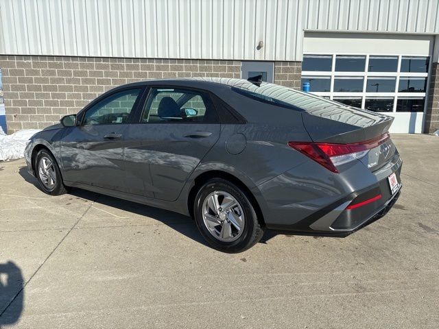 Vehicle image 8 of 32