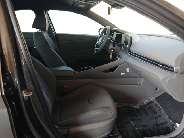 Vehicle image 11 of 22