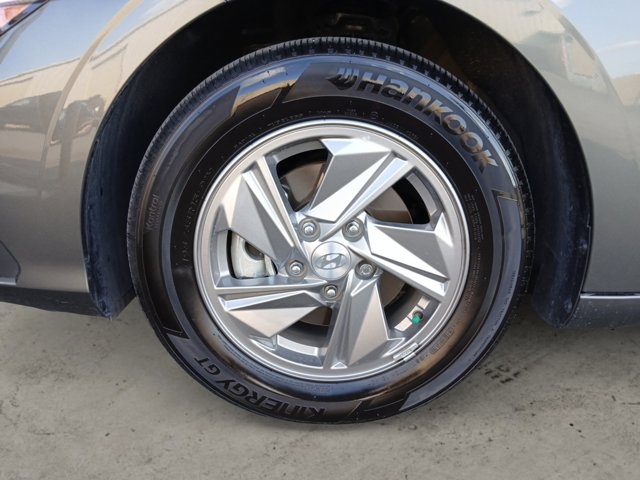Vehicle image 9 of 22