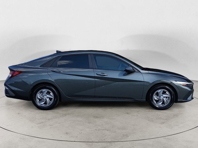 Vehicle image 4 of 22