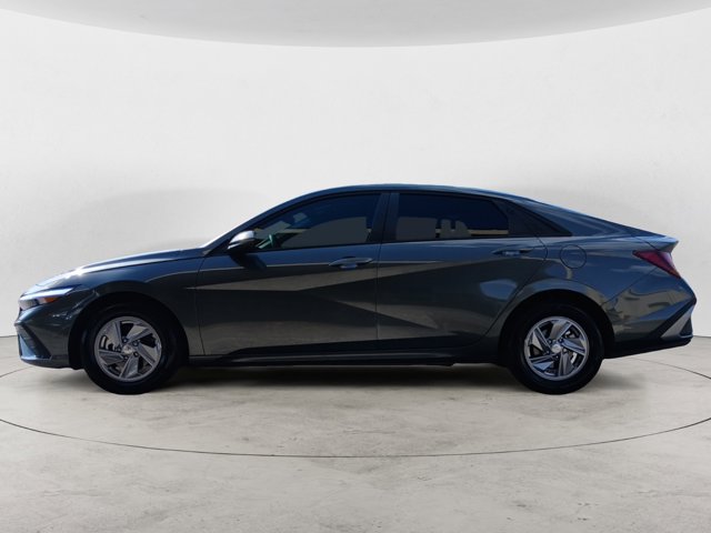 Vehicle image 8 of 22