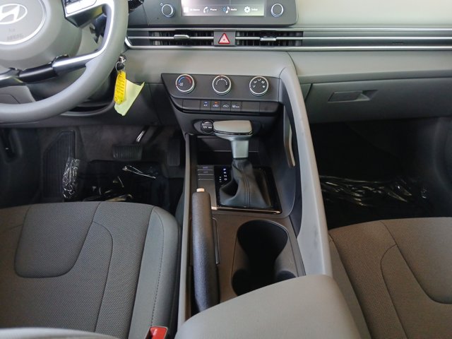 Vehicle image 17 of 22