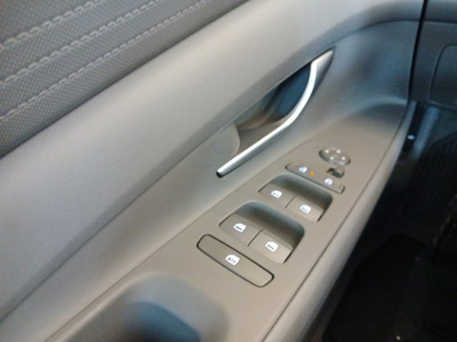 Vehicle image 21 of 22