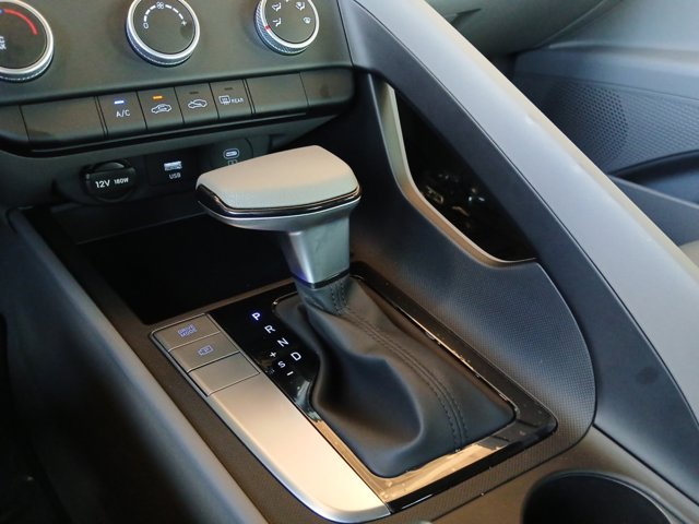 Vehicle image 16 of 22