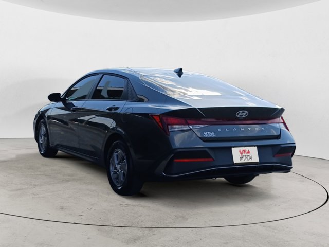 Vehicle image 7 of 22