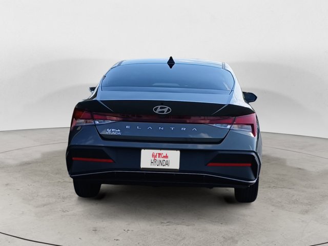 Vehicle image 6 of 22