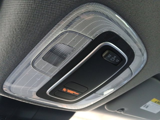 Vehicle image 20 of 22