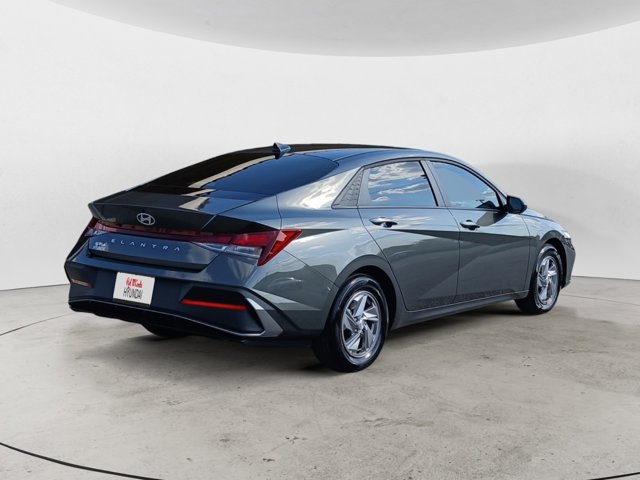 Vehicle image 5 of 22