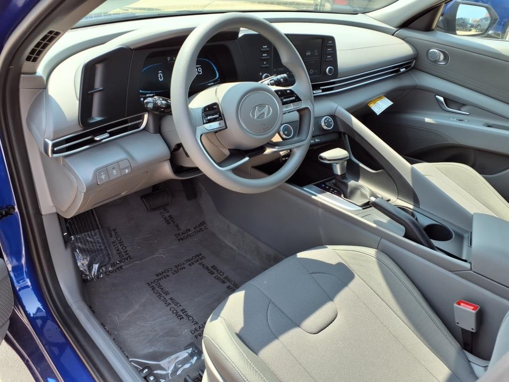 2025 Hyundai Elantra SE Image 15 of 34