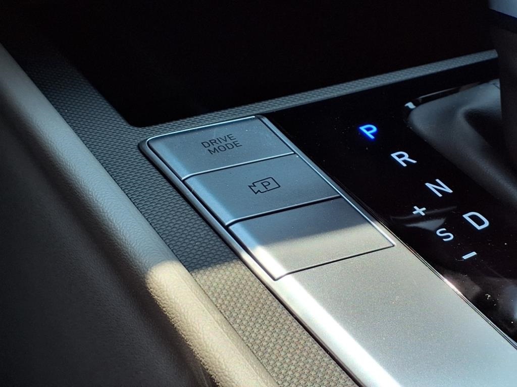 2025 Hyundai Elantra SE Image 26 of 34