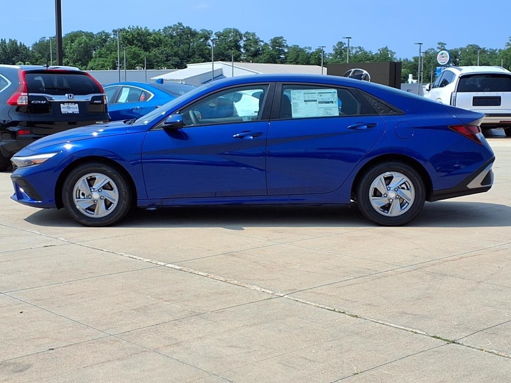 2025 Hyundai Elantra SE Image 8 of 34