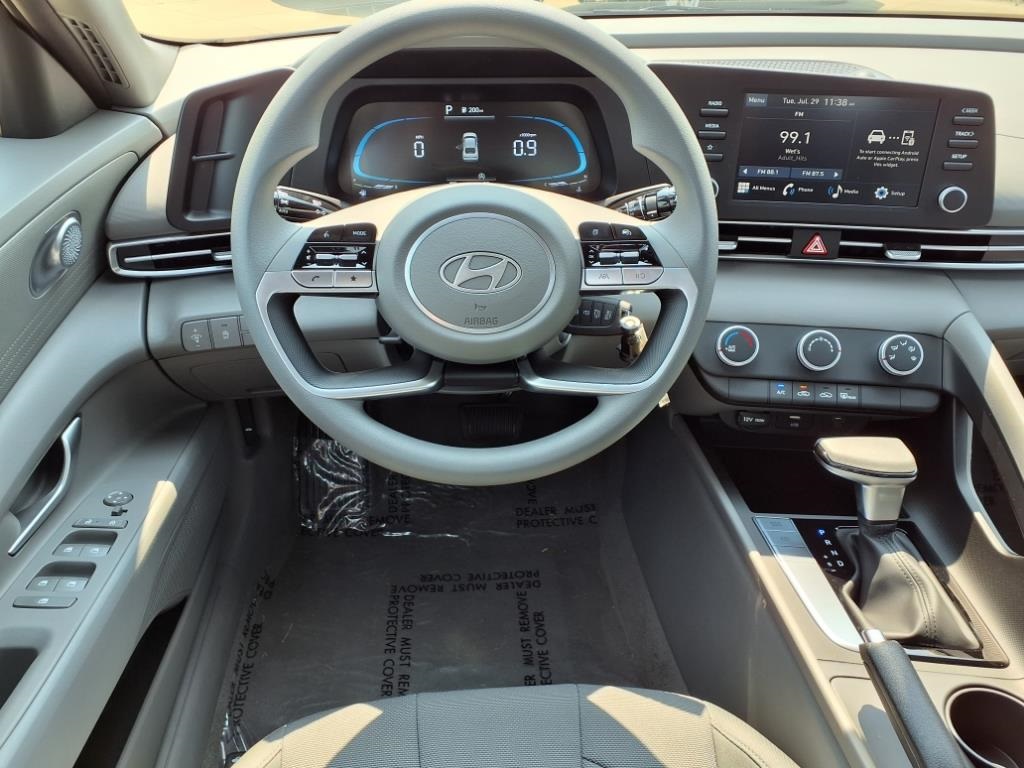 2025 Hyundai Elantra SE Image 16 of 34