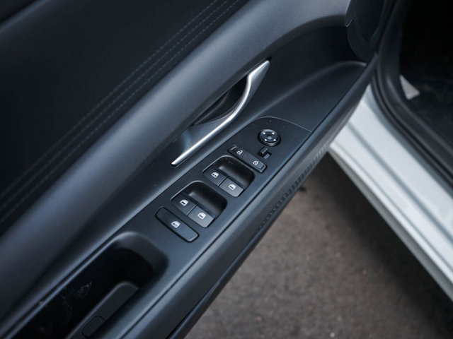 Vehicle image 16 of 23