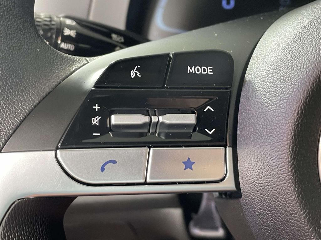 2025 Hyundai Elantra SE Image 17 of 21