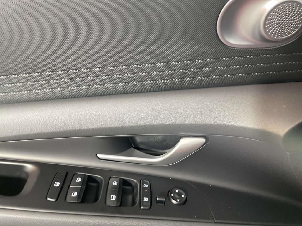 2025 Hyundai Elantra SE Image 21 of 21