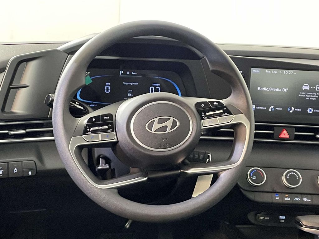 2025 Hyundai Elantra SE Image 19 of 21