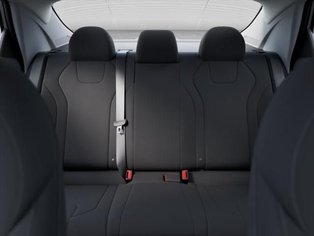 Vehicle image 14 of 19