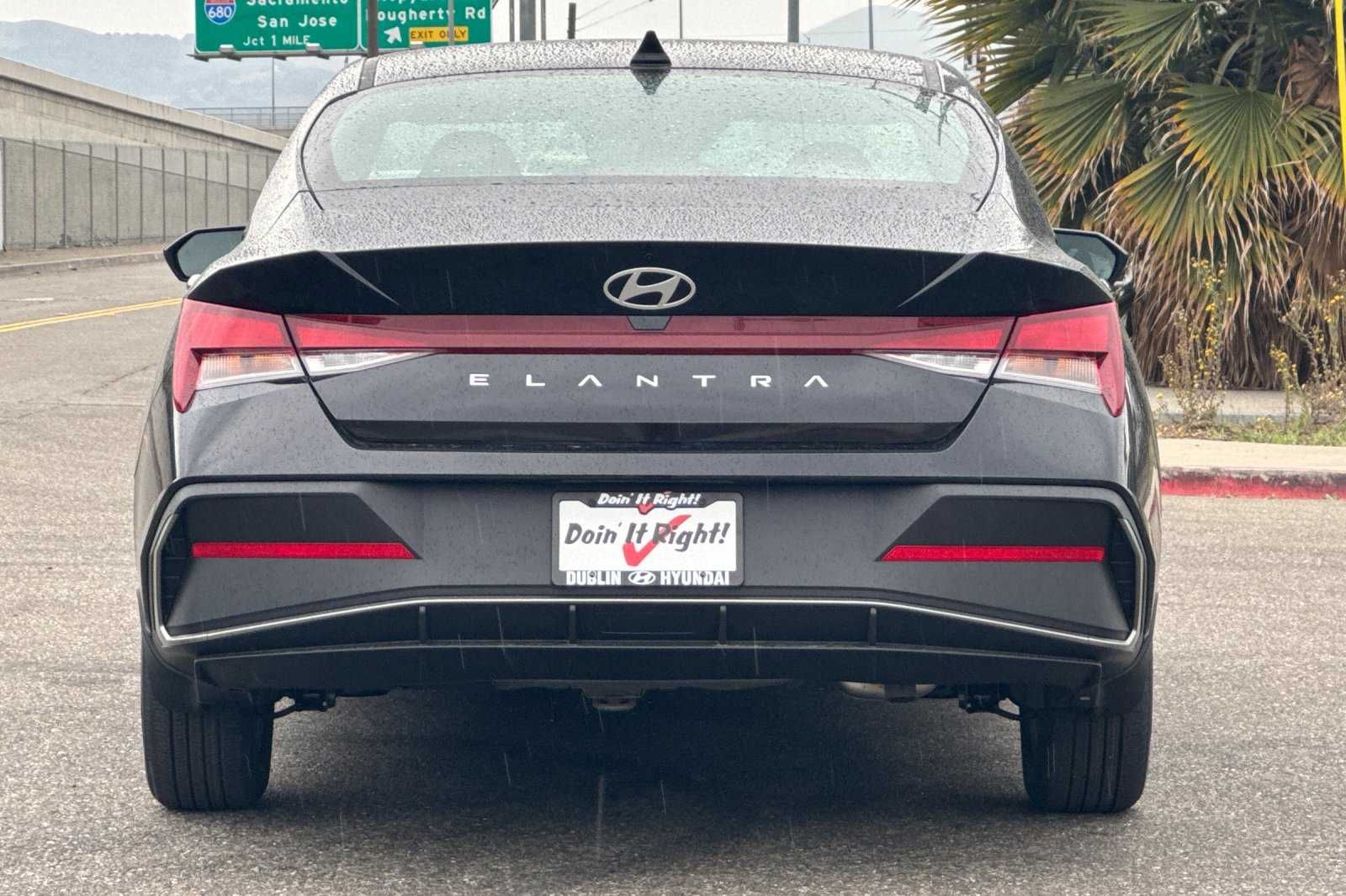 Vehicle image 7 of 31