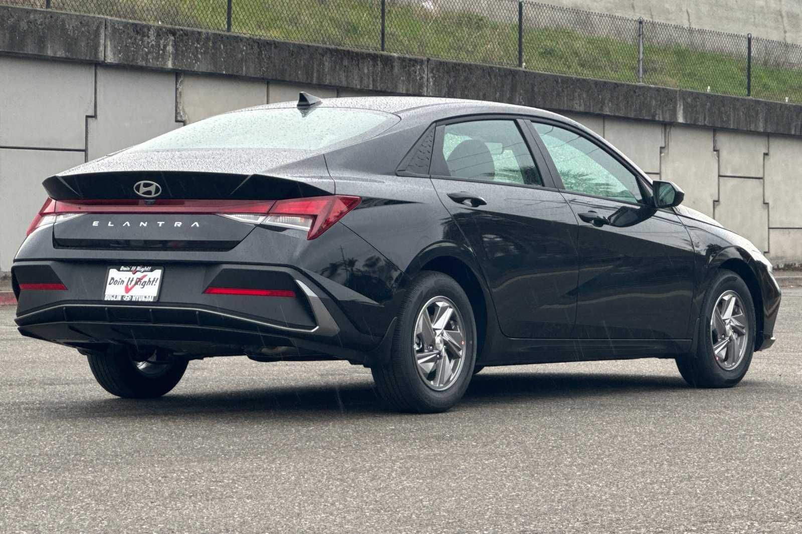 Vehicle image 6 of 31