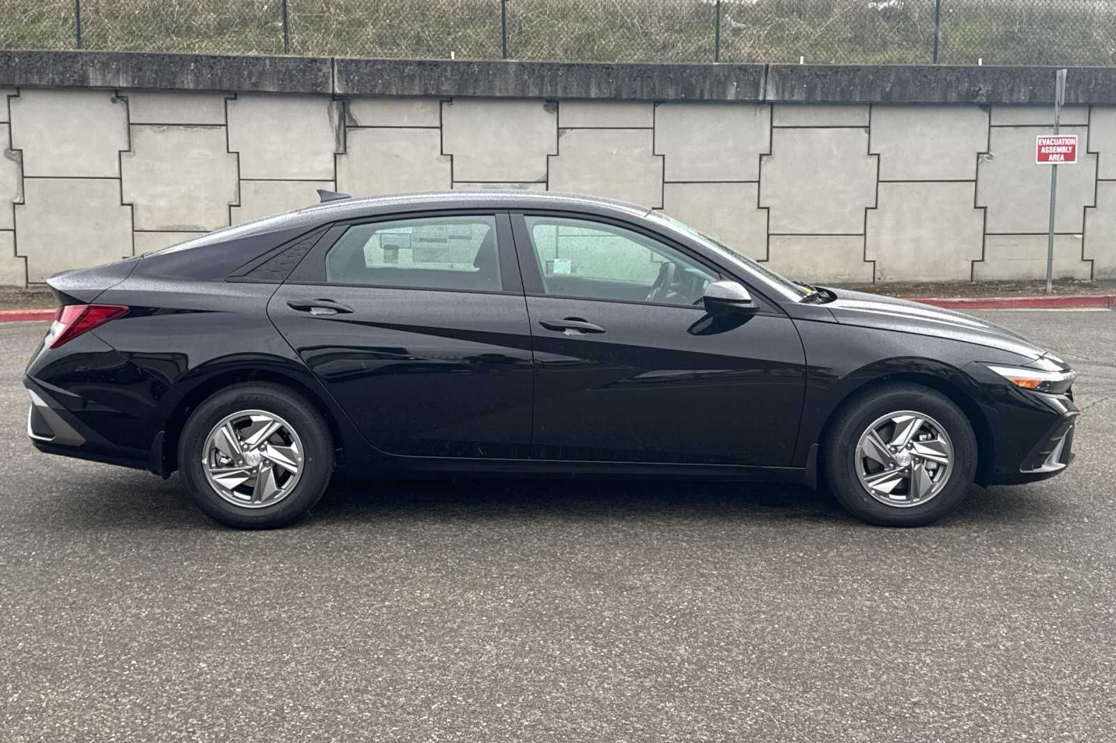 Vehicle image 5 of 31