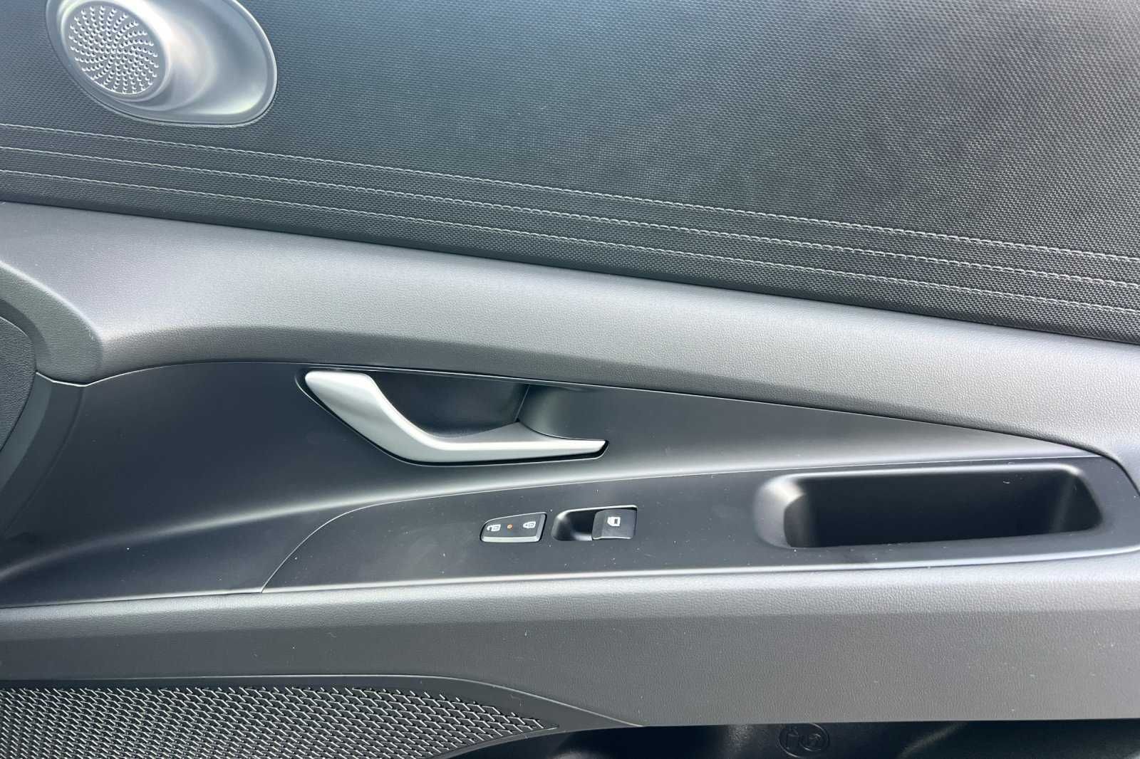 Vehicle image 20 of 31