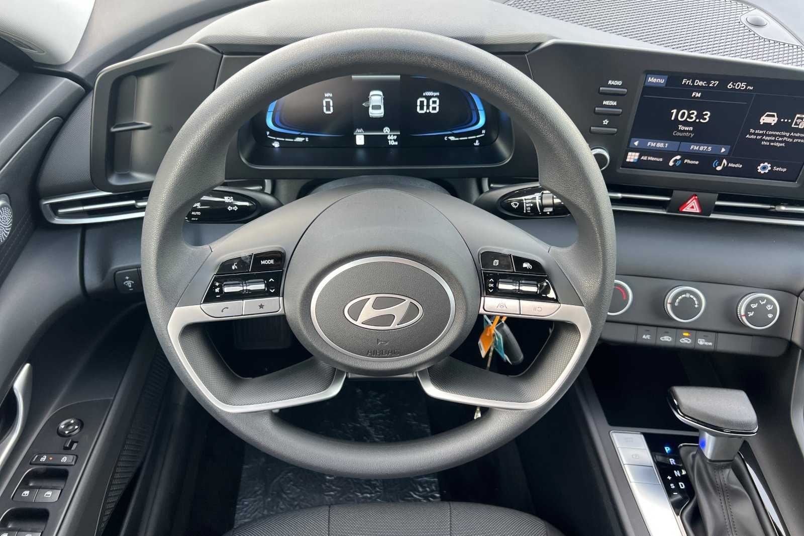 Vehicle image 17 of 31