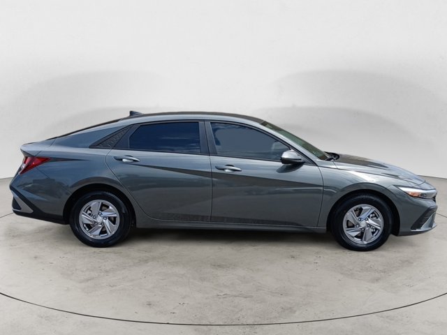 Vehicle image 4 of 22