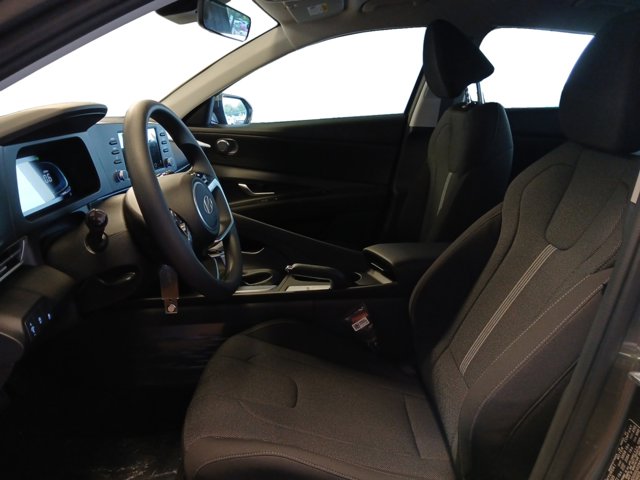 Vehicle image 12 of 22