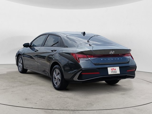 Vehicle image 7 of 22