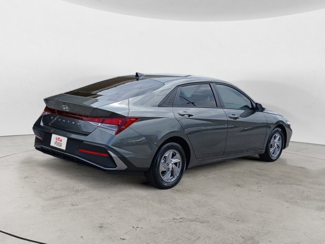 Vehicle image 5 of 22