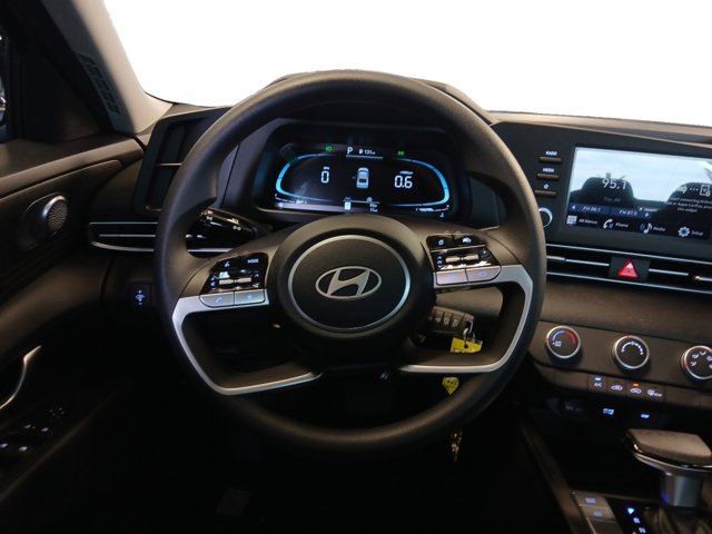 Vehicle image 13 of 22