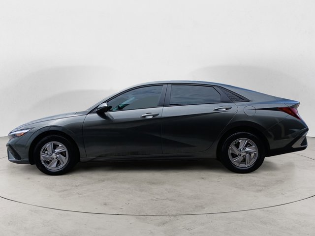 Vehicle image 8 of 22