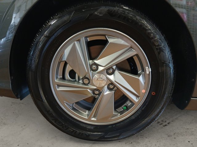 Vehicle image 9 of 22