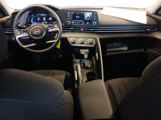 Vehicle image 14 of 22