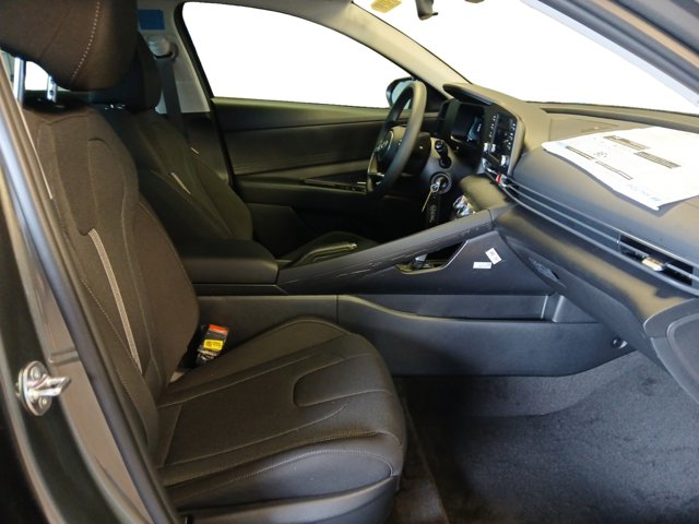 Vehicle image 10 of 22