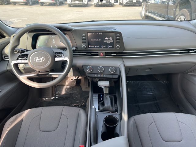 Vehicle image 6 of 19