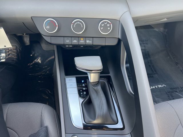 Vehicle image 12 of 19