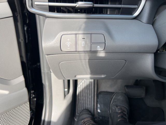 Vehicle image 16 of 19