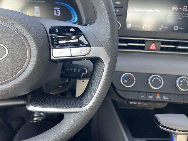 Vehicle image 14 of 19