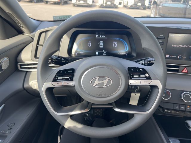 Vehicle image 15 of 19